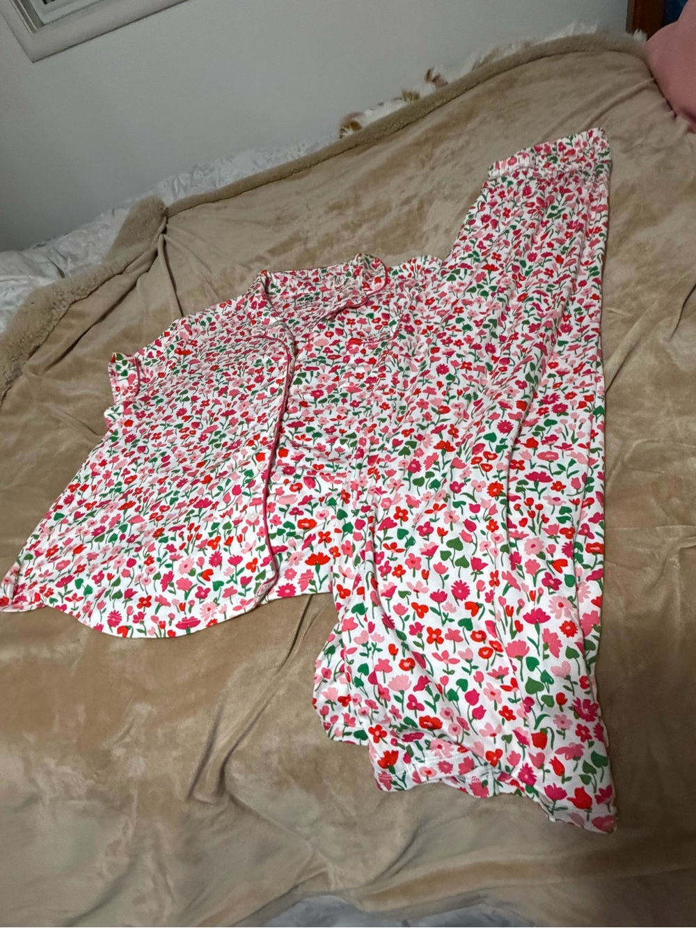 kate spade Women’s Pink, Red and Green Floral Pajama Set XL Tulips